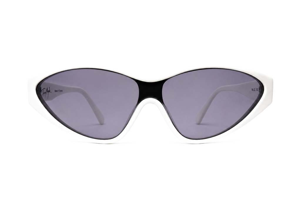 RV-017 · Thierry Mugler — TM 554 · face · fond blanc neutre