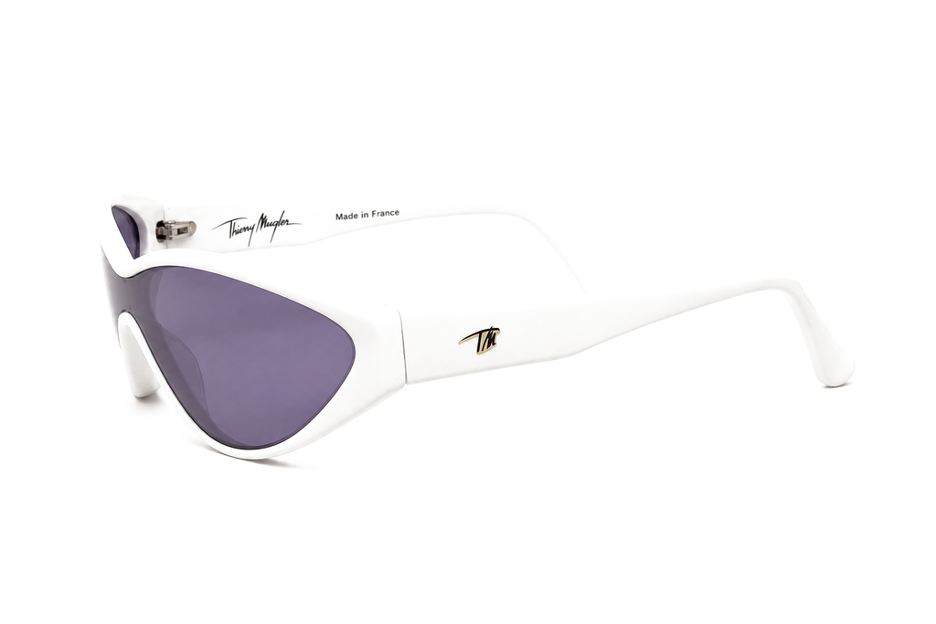 RV-017 · Thierry Mugler — TM 554 · trois-quarts · fond blanc neutre