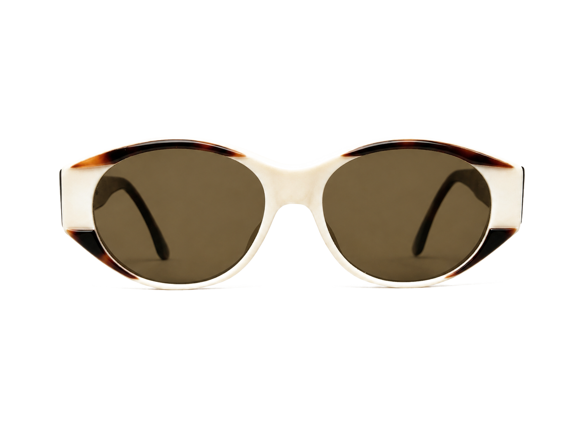 RV-020 · Emmanuelle Khanh — 7980 · face · fond blanc neutre