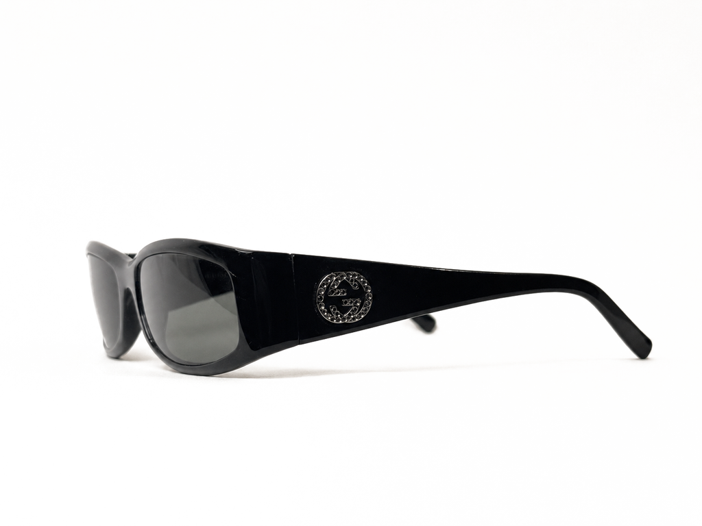 RV-024 · Gucci — GG 2526/S · trois-quarts · fond blanc neutre