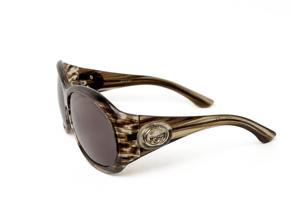 RV-025 · Gucci — GG 2937/S · trois-quarts · fond blanc neutre