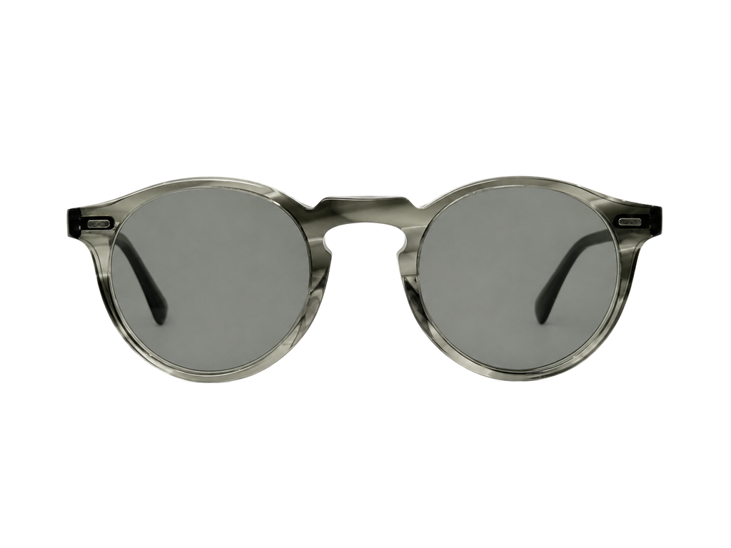 RV-031 · Oliver Peoples — Gregory Peck · face · fond blanc neutre